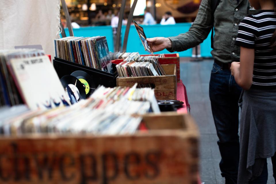 kratten met LP-platen